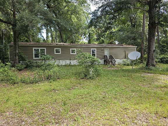 3rd image of 5911 Deer Park Cir