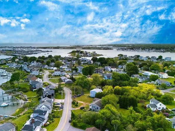 84 E Shore Rd, Narragansett, RI 02882