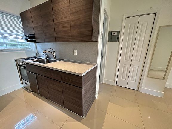 4th image of 553 NE 61st St #4