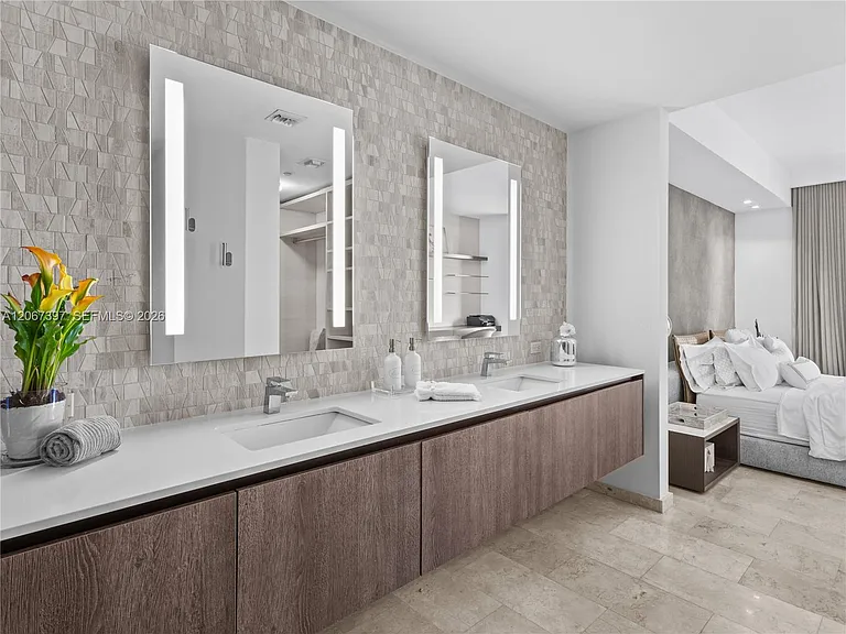 88 SW 7th St #3007 — Photo 18