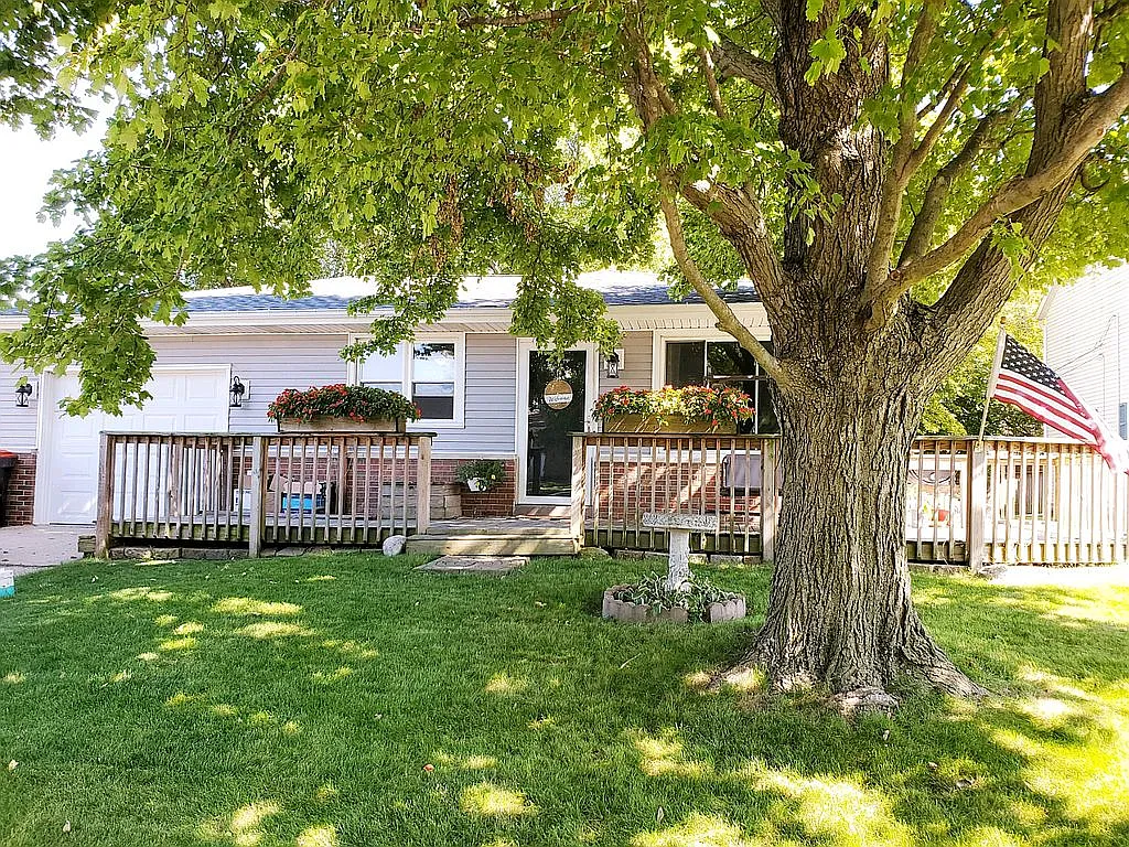 1734 Maple Grove Ave photo 1