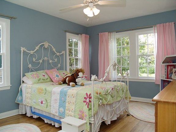 Large secondary bedrooms with lots of windows 