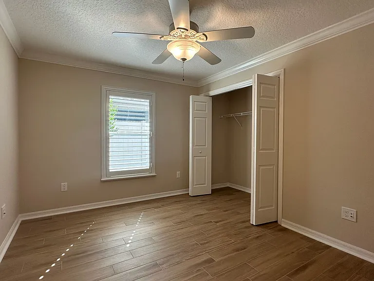 724 Yager Ln — Photo 13