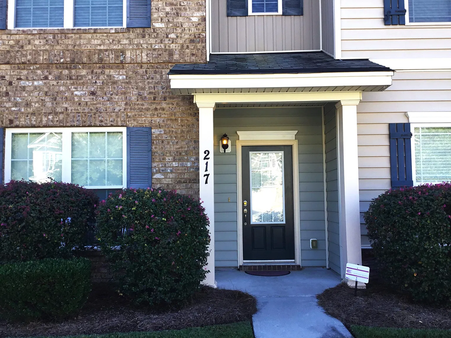 2 bed, 2.5 bath, 1524 sqft, $1,400 — Photo 2