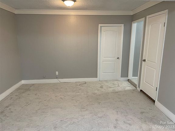 4th image of 1621 Rolling Meadow Ln