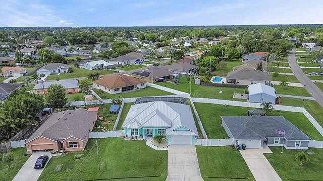 2420 SE Rock Springs Dr — Photo 8
