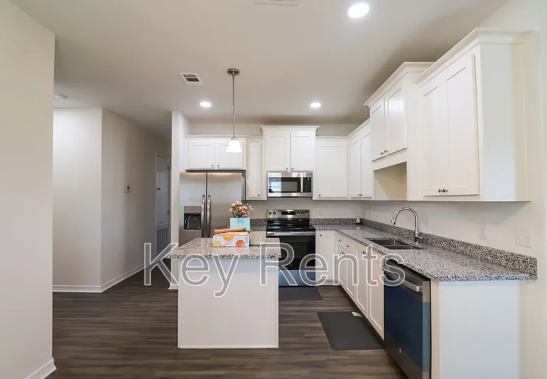 7111 McAdam Ct — Photo 5