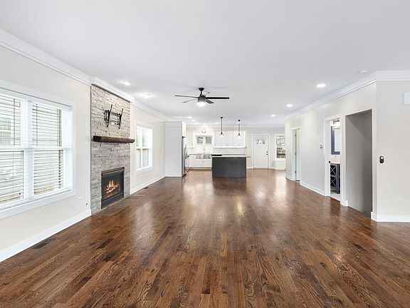 3rd image of 3S571 Virginia Ave