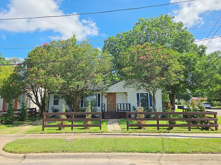 4337 Hopkins Ave — Photo 2