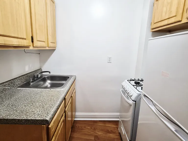 302 W 87th St #6 — Photo 5