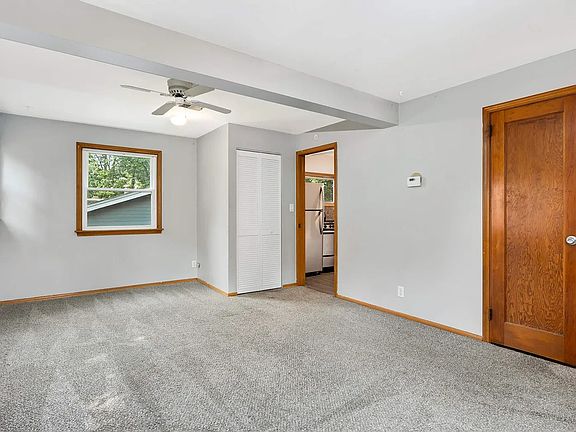 5th image of 2821 32nd Ave S #2