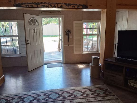 2nd image of 105 Larkspur Cir