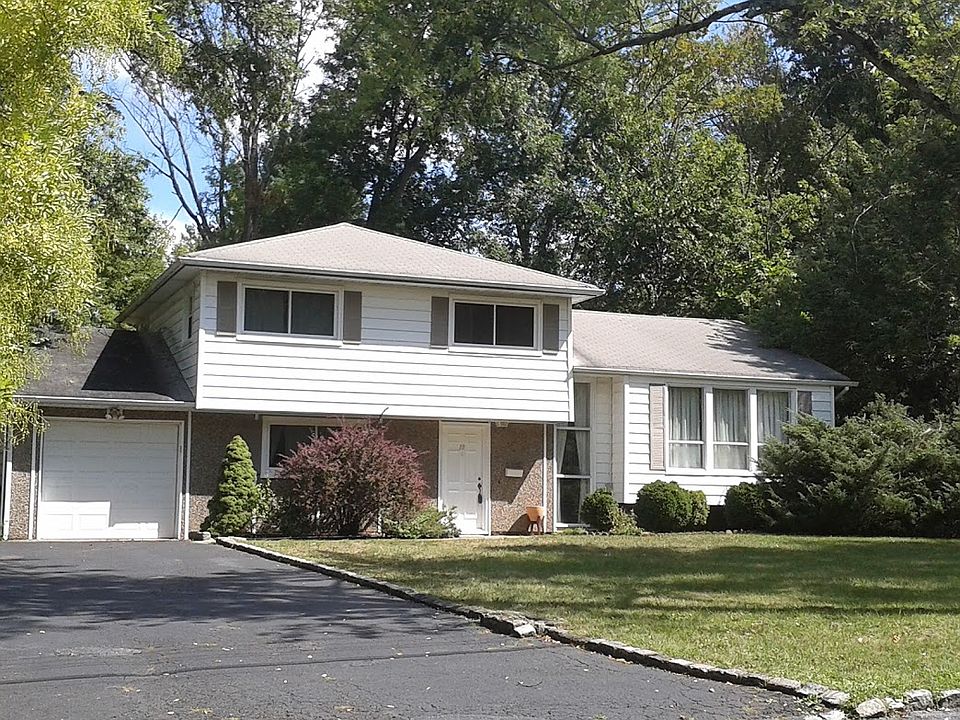 1st image of 10 Browning Dr