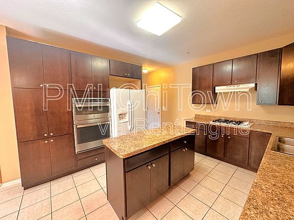 5th image of 2144 Yale Cir