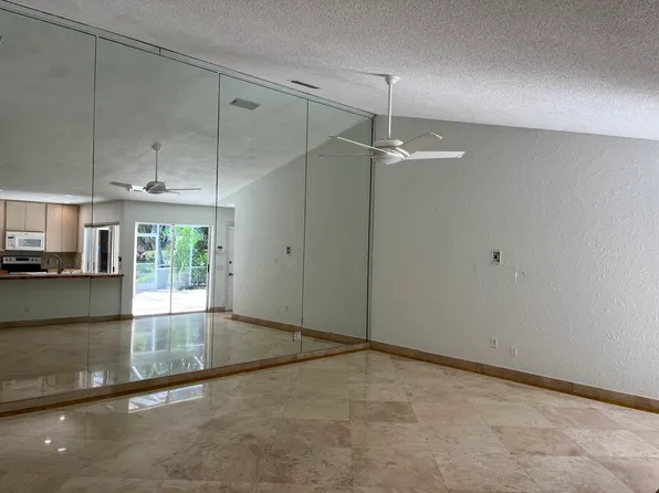 1902 Springdale Ct, Palm Beach Gardens, FL 33403