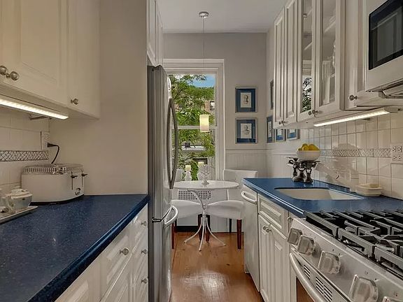 3rd image of 35 W 81st St #5D