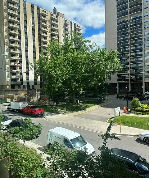 310 Tweedsmuir Ave #Townhouse 4 — Photo 36
