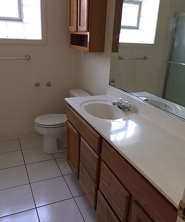 4th image of 2330 Cuyler Ave