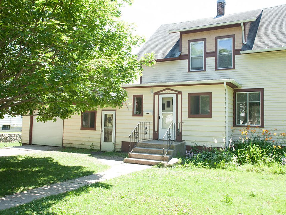 1st image of 304 12th Ave E