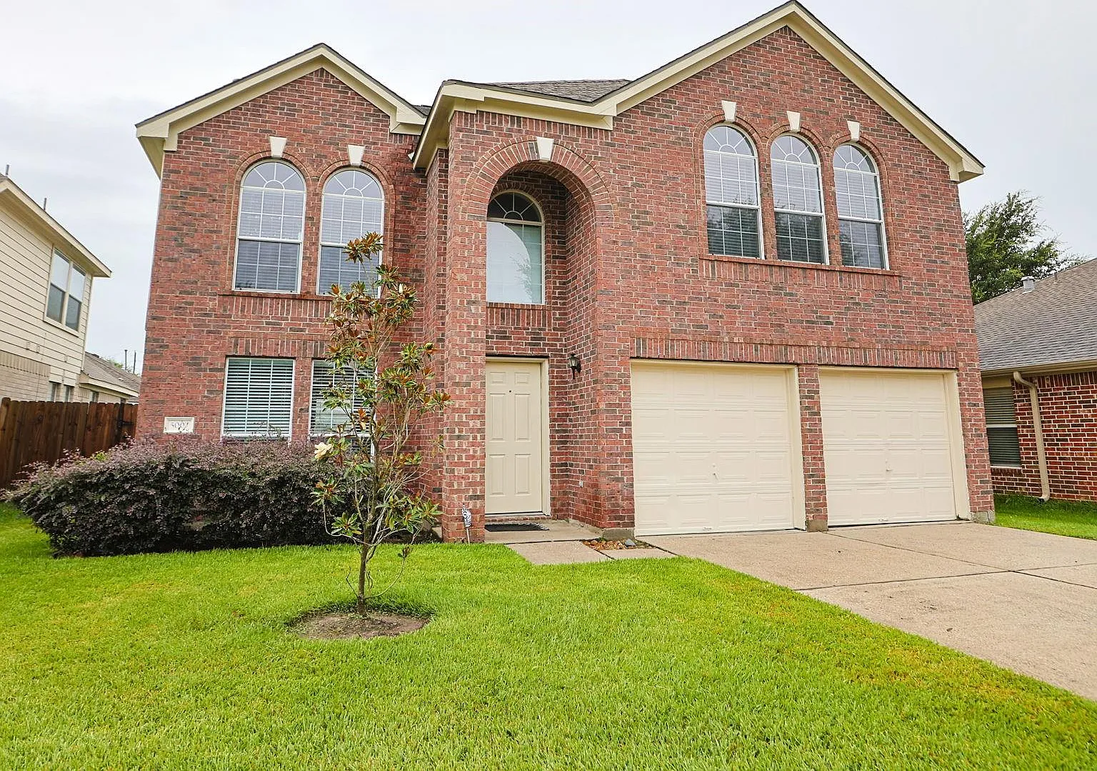 3 bed, 2.5 bath, 2176 sqft, $2,350 — Photo 3