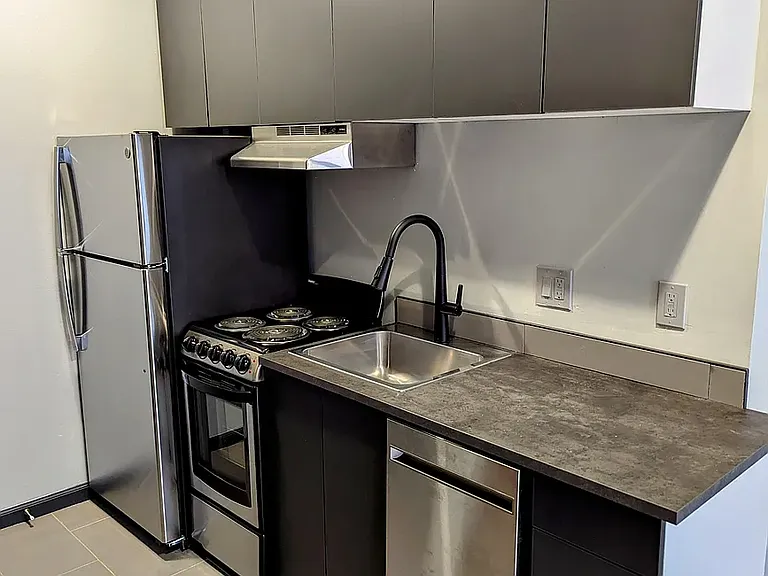 213 1st Ave S #3C — Photo 4