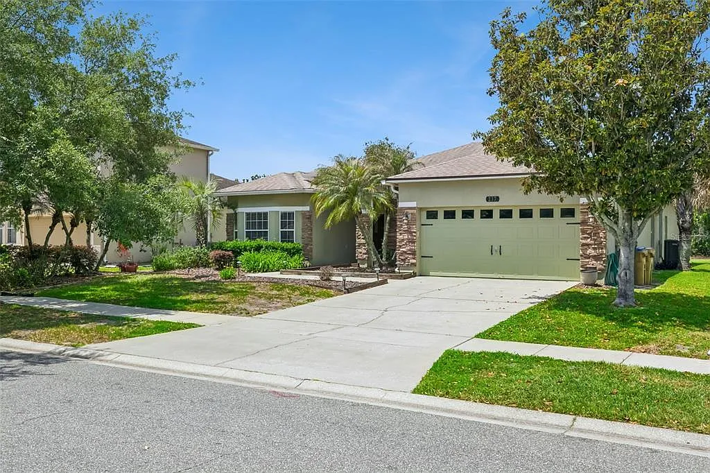 4 bed, 2.0 bath, 2278 sqft, $2,600 — Photo 4