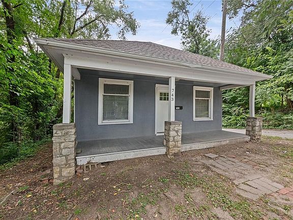 3rd image of 743 Kickapoo St