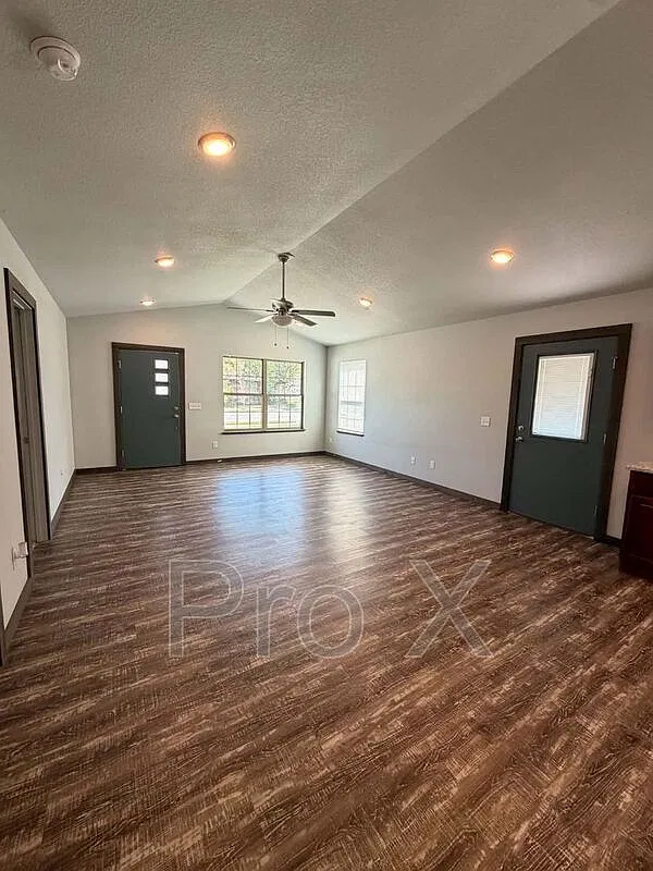 3 bed, 2.0 bath, 1340 sqft, $1,450 — Photo 3