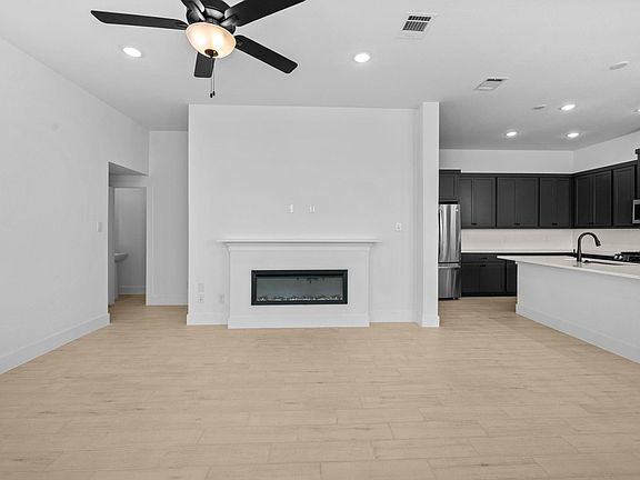 4th image of 9438 Garden Gate Dr