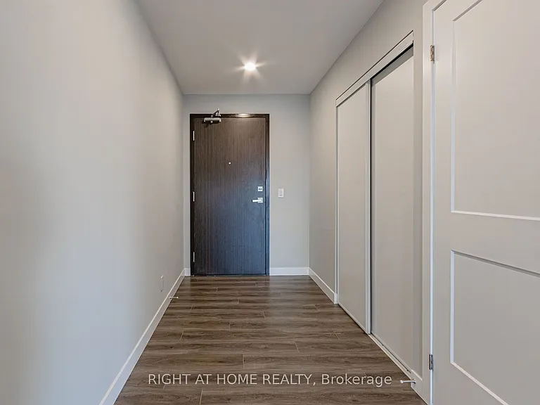 15 Queen St S #1014 — Photo 5