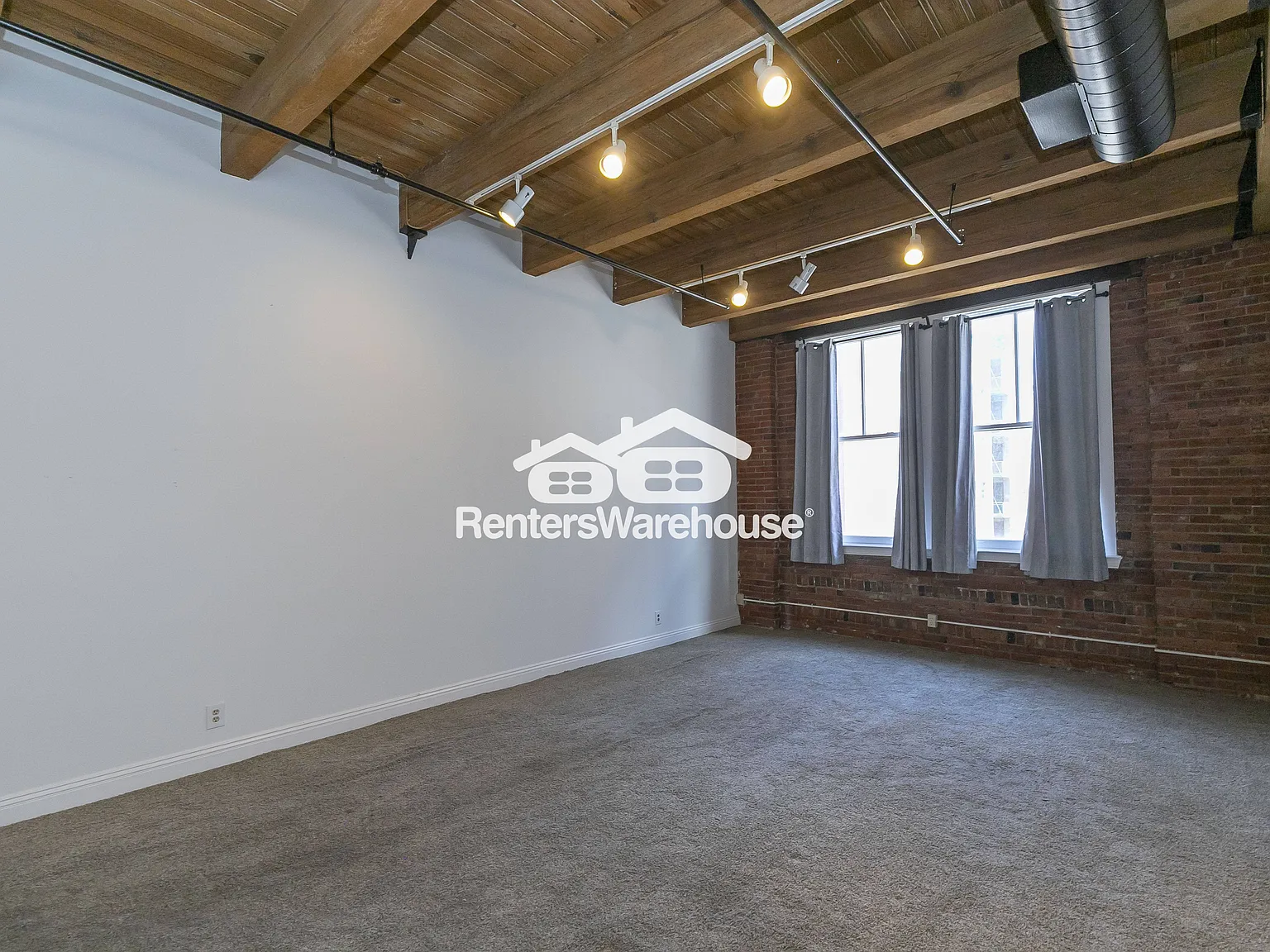 700 Broadway Blvd — Photo 3