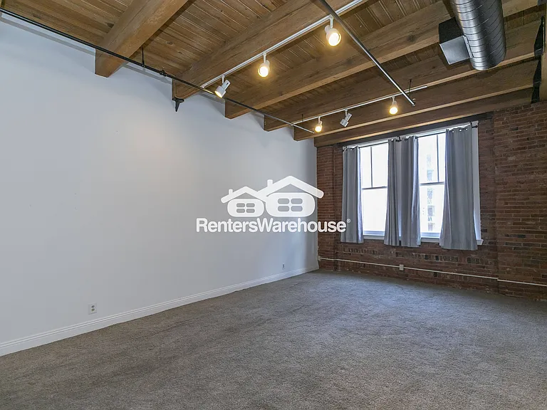 700 Broadway Blvd #210 — Photo 3