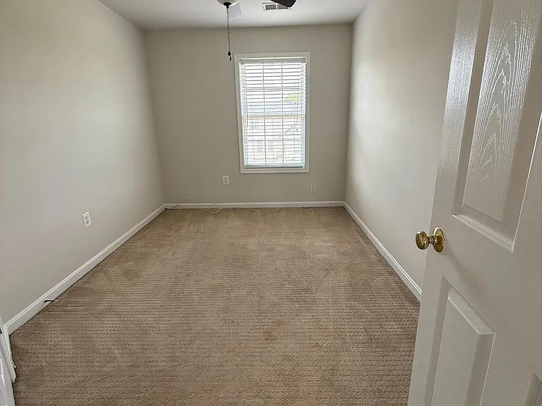 19 Masters Dr — Photo 13