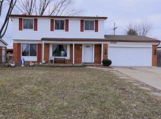 33121 Crestwell Dr, Sterling Heights, MI 48310