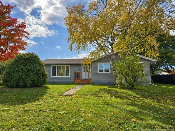 1211 Whelton Dr, Bathurst, NB E2A 3S7