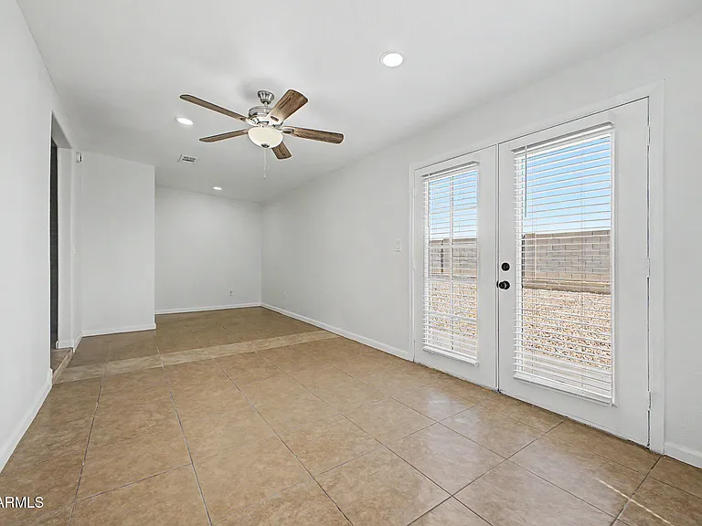 9010 W Griswold Rd — Photo 13