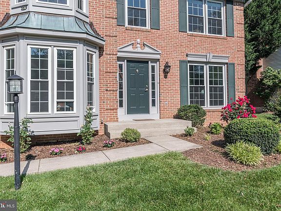3rd image of 7453 Rosewood Manor Ln