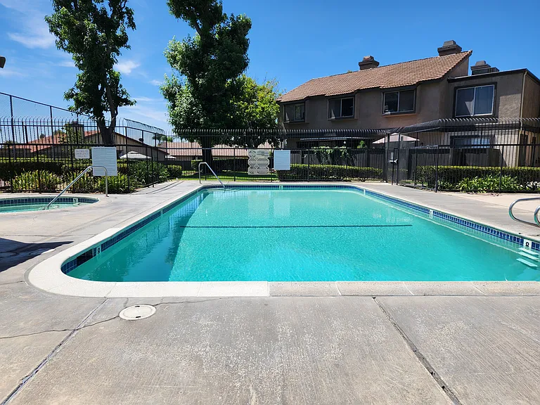 1814 N Vineyard Ave #E — Photo 16