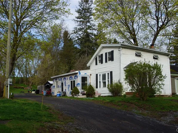 215 Valley Dr, Elbridge, NY 13060