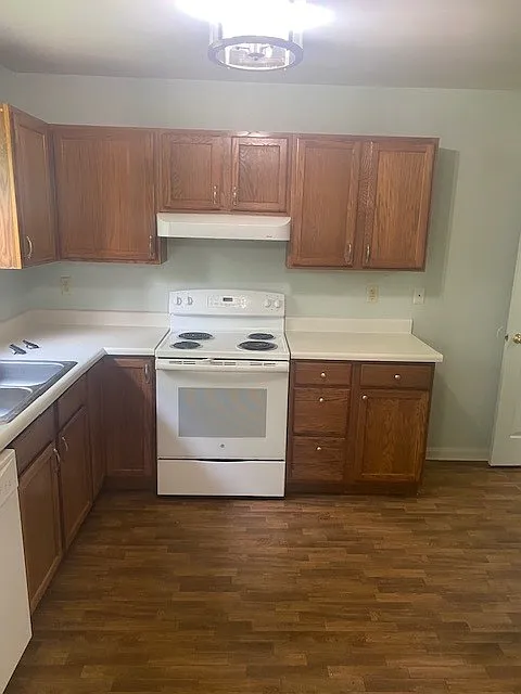 3 bed, 1.5 bath, 1450 sqft, $1,600 — Photo 3