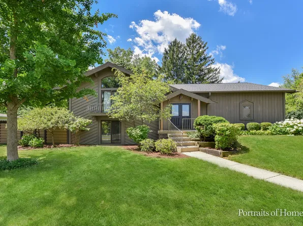 8 Bunting Ln, Naperville, IL 60565