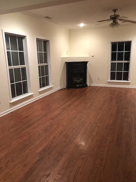 4 bed, 3.5 bath, 1950 sqft, $2,200 — Photo 2