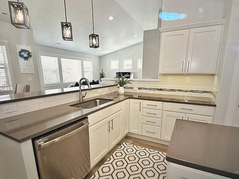 2116 E Melwood St — Photo 9