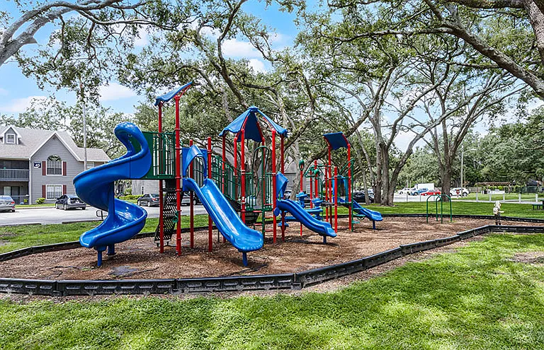 The Oaks of Woodland Park Apartments — Photo 35