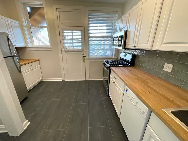 1411 W Greenleaf Ave #2E — Photo 17