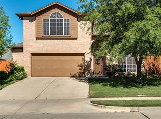 104 Lakeway Ln, Justin, TX 76247