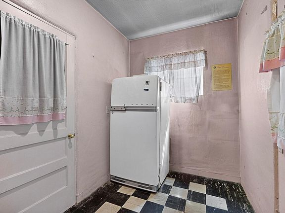 3rd image of 330 Cutler Ave NE