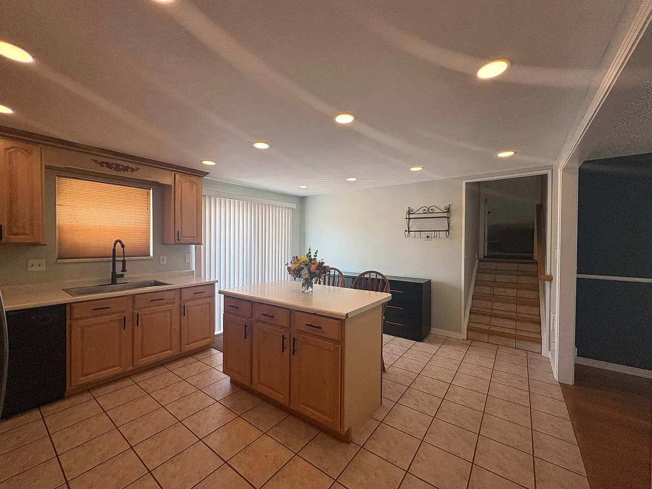 4 bed, 2305 sqft, $1,000 — Photo 1