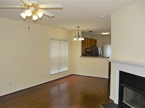 3rd image of 303 Glaston Ct