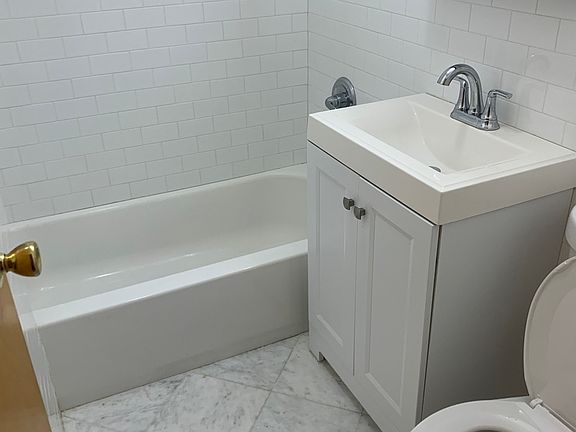 5th image of 204 E 84th St APT 3E
